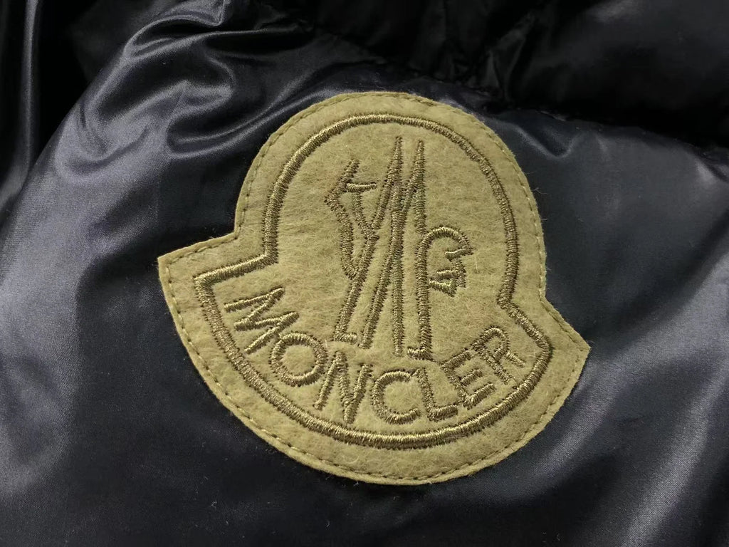 Moncler Sumido Down Jacket – Men's Quilted Puffer in Black